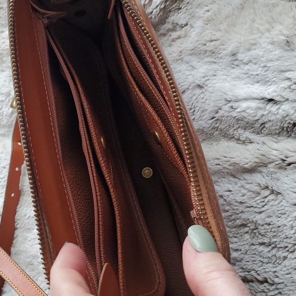 Vintage Dooney & Bourke Tan and Brown Leather Shoulder Bag Solid Brass Hardware - Picture 9 of 10